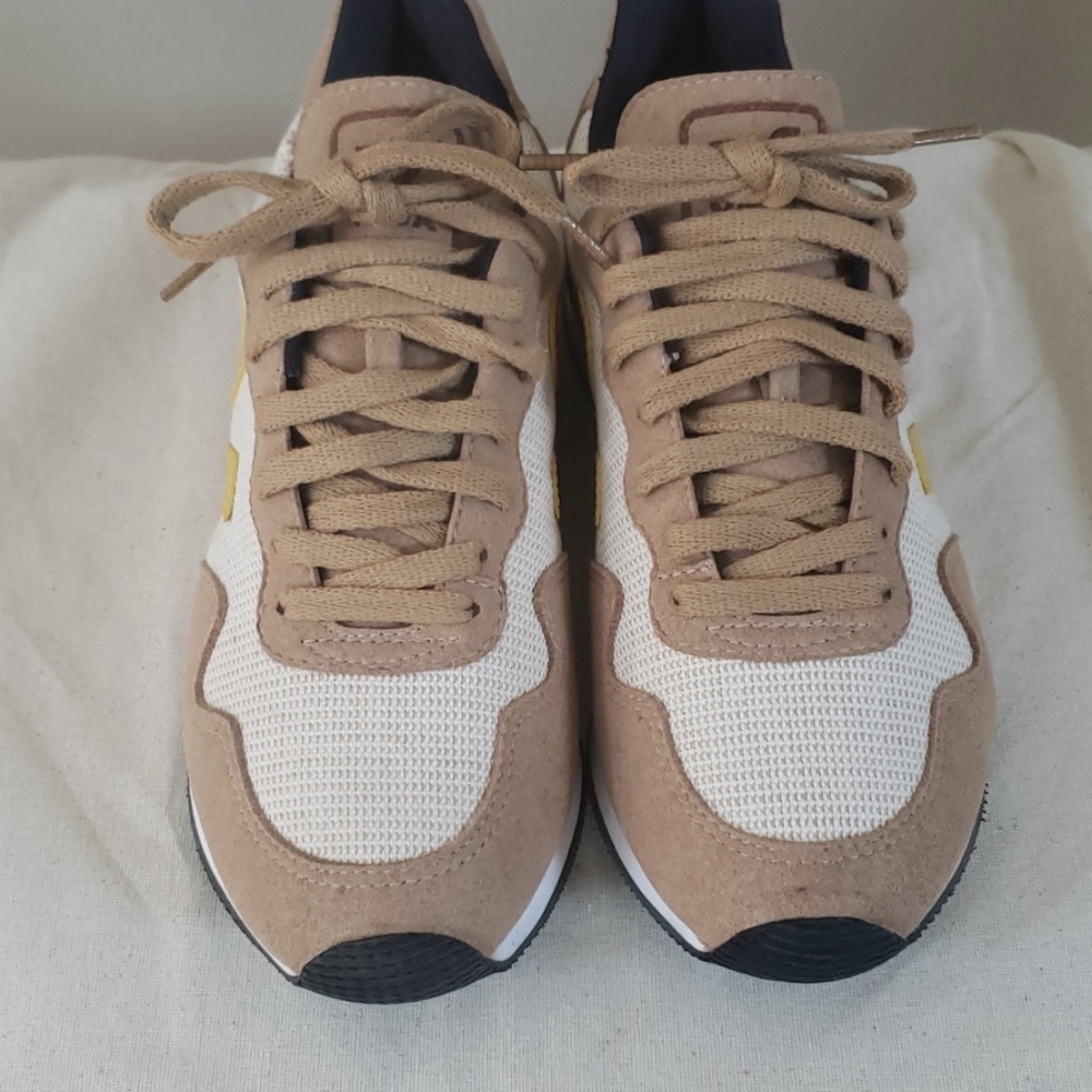 VEJA SNEAKERS